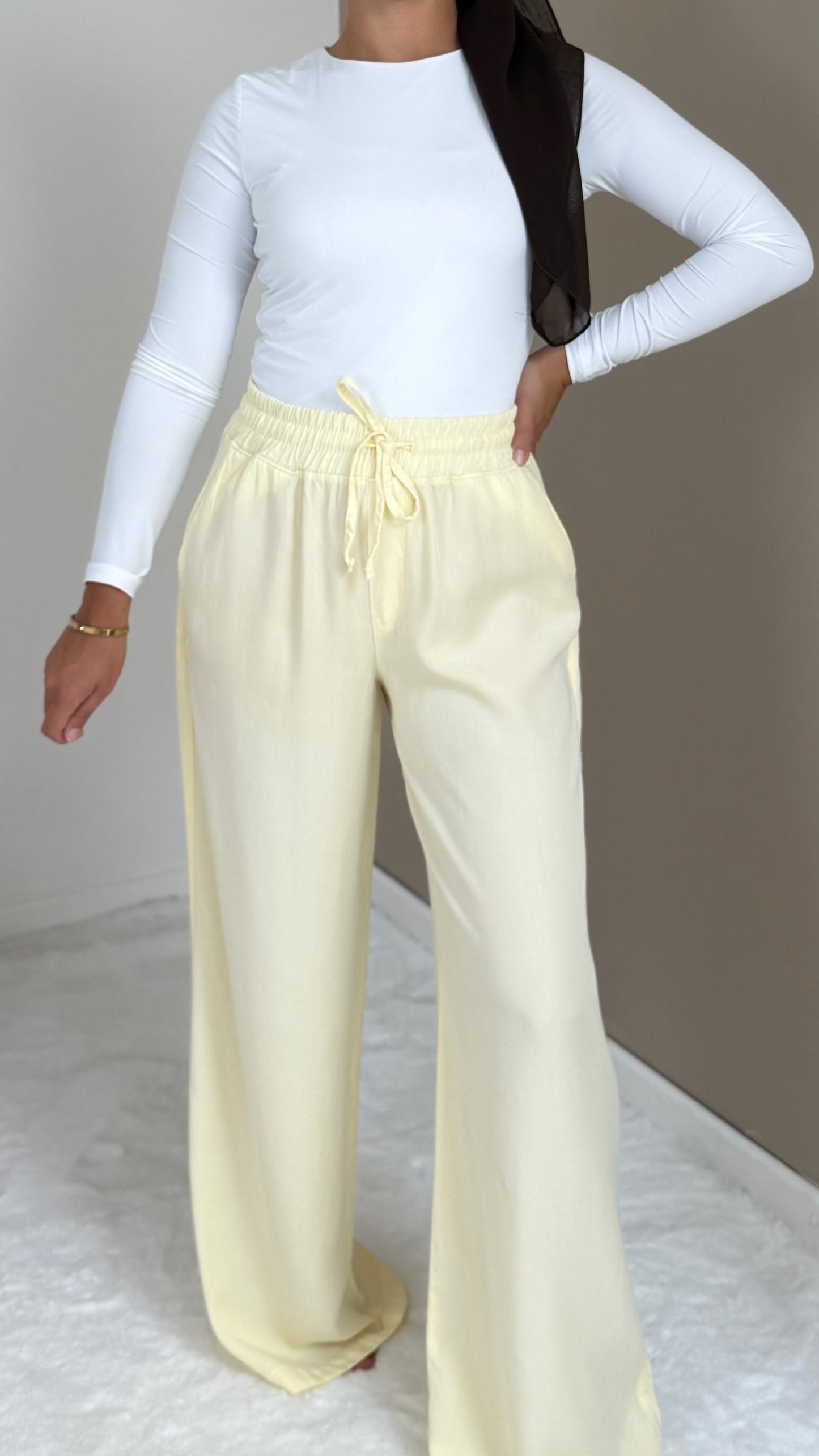 PANTALON FLUIDE JAUNE