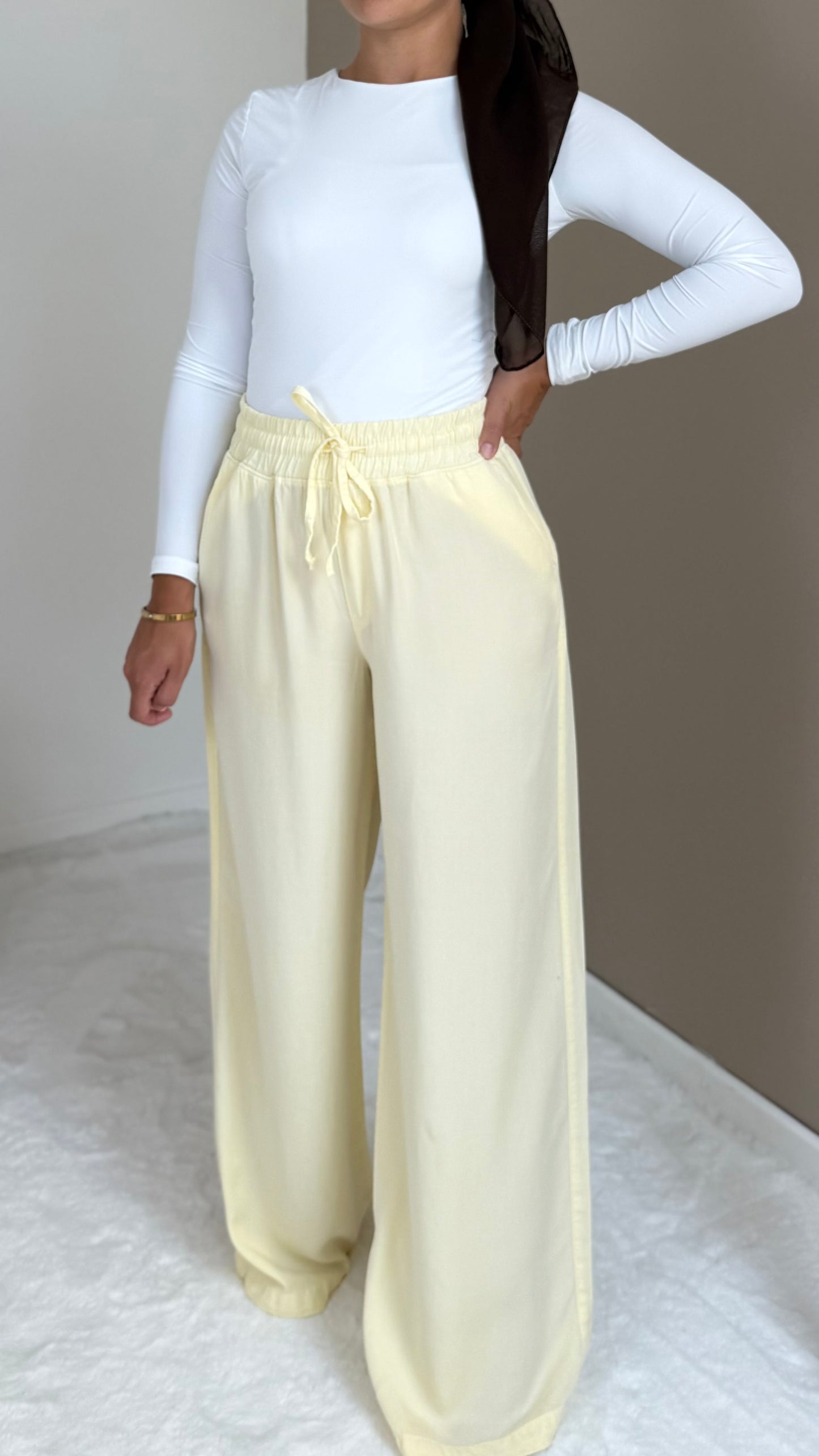 PANTALON FLUIDE JAUNE