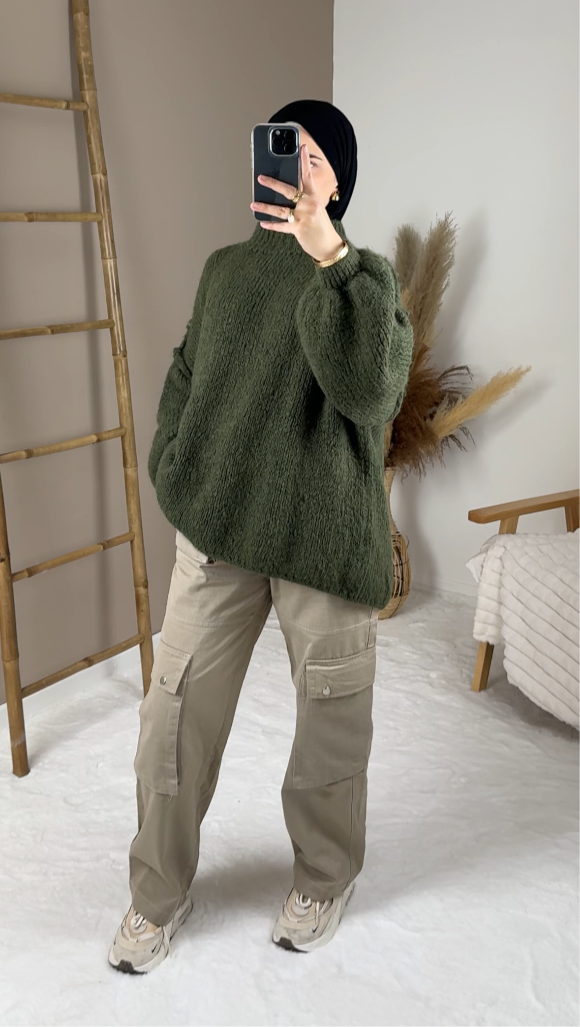 BEIGE CARGO PANTS