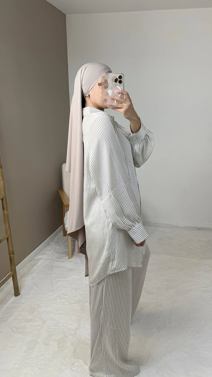 WHITE SET WITH TAUPE STRIPES